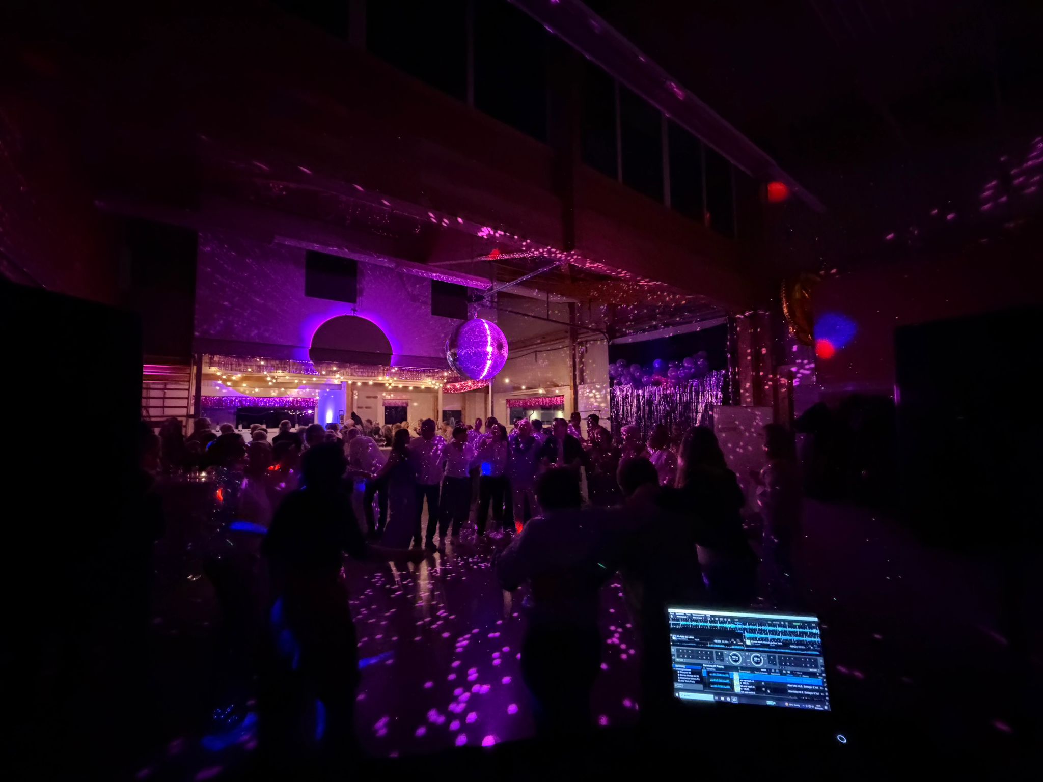 Volle Tanzfläche im Club